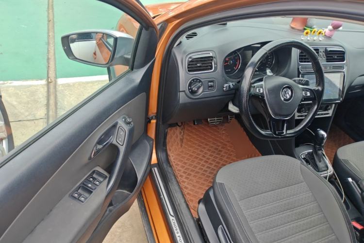 Used Volkswagen Polo 2014 1.6L Cross Polo Automatic Driver Seat