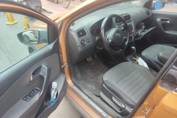 Used Volkswagen Polo 2014 1.6L Cross Polo Automatic Driver Seat