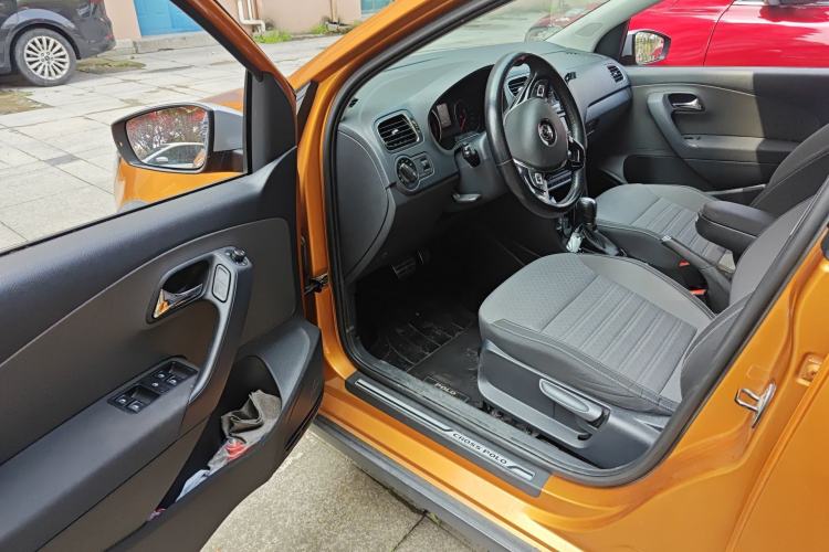 Used Volkswagen Polo 2014 1.6L Cross Polo Automatic Driver Seat