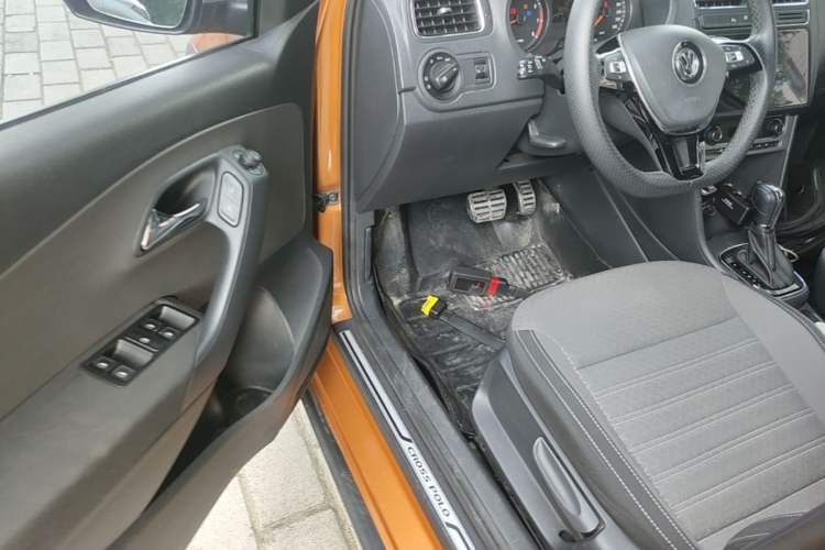 Used Volkswagen Polo 2014 1.6L Cross Polo Automatic Driver Seat