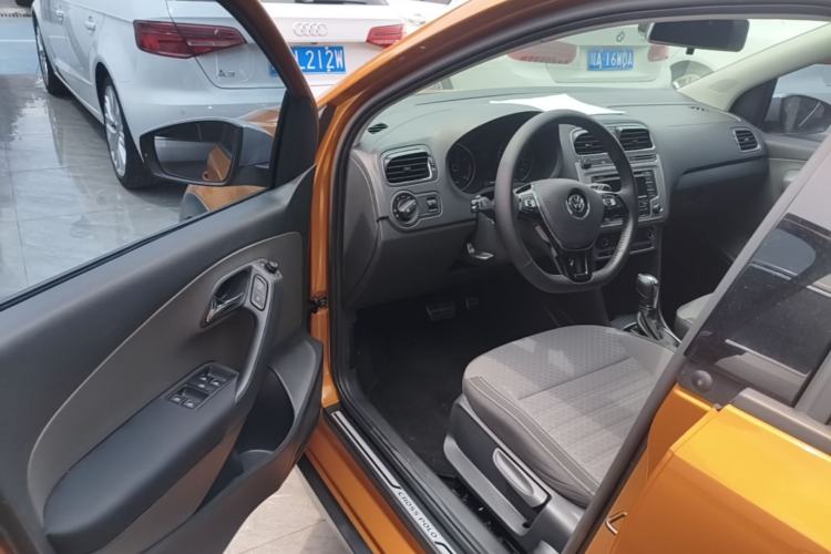 Used Volkswagen Polo 2014 1.6L Cross Polo Automatic Driver Seat