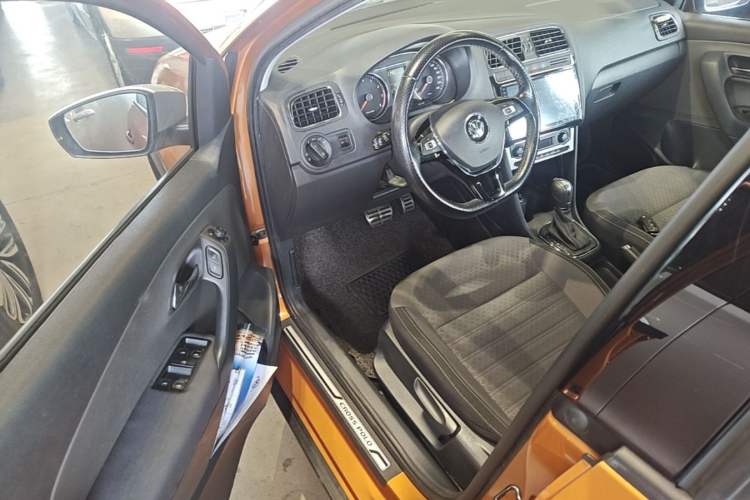 Used Volkswagen Polo 2014 1.6L Cross Polo Automatic Driver Seat