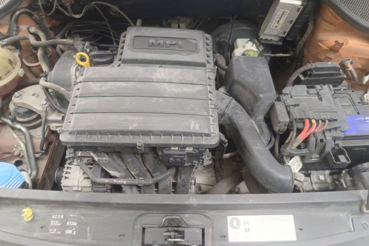 Used Volkswagen Polo 2014 1.6L Cross Polo Automatic Engine Bay