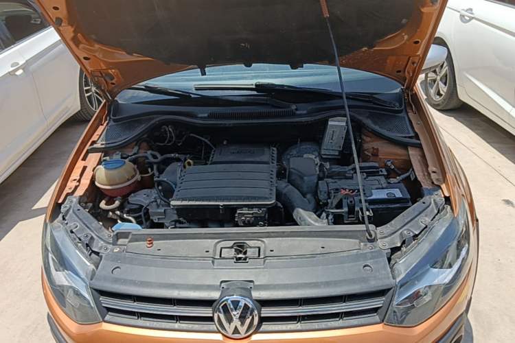 Used Volkswagen Polo 2014 1.6L Cross Polo Automatic Engine Bay