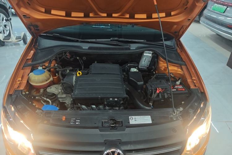 Used Volkswagen Polo 2014 1.6L Cross Polo Automatic Engine Bay