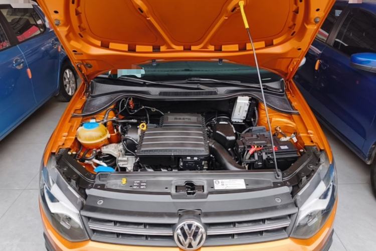 Used Volkswagen Polo 2014 1.6L Cross Polo Automatic Engine Bay