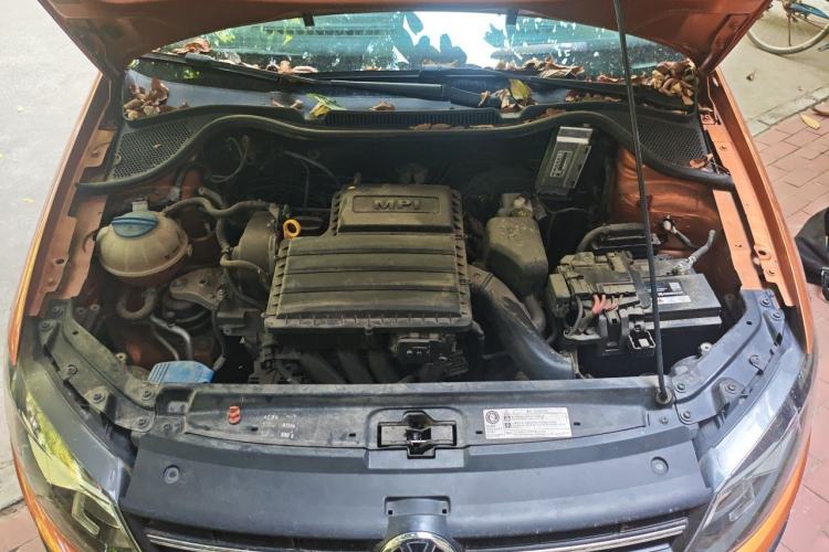 Used Volkswagen Polo 2014 1.6L Cross Polo Automatic Engine Bay