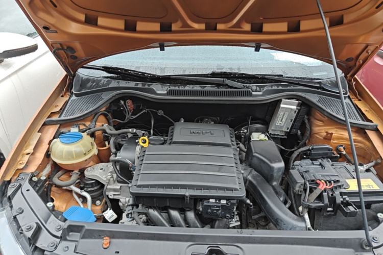 Used Volkswagen Polo 2014 1.6L Cross Polo Automatic Engine Bay