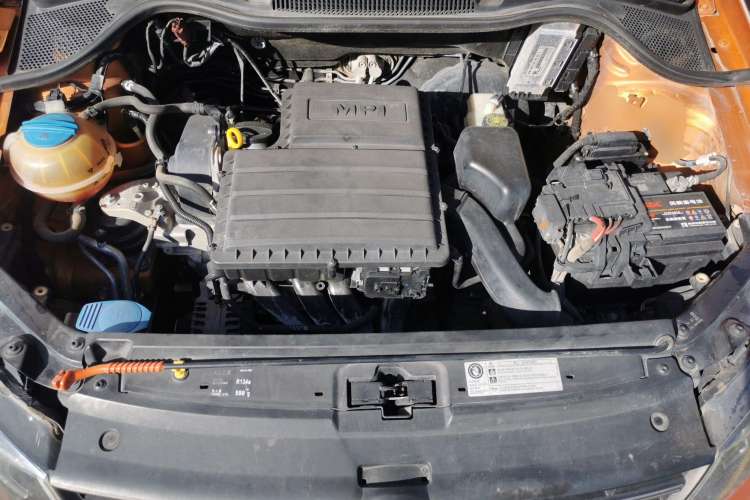 Used Volkswagen Polo 2014 1.6L Cross Polo Automatic Engine Bay