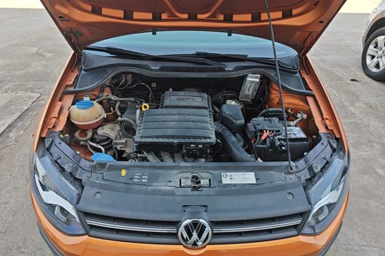 Used Volkswagen Polo 2014 1.6L Cross Polo Automatic Engine Bay