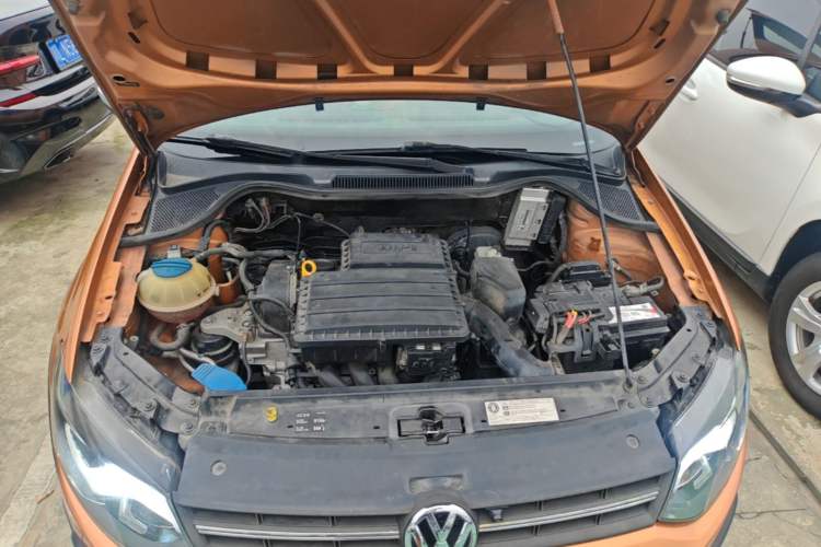 Used Volkswagen Polo 2014 1.6L Cross Polo Automatic Engine Bay