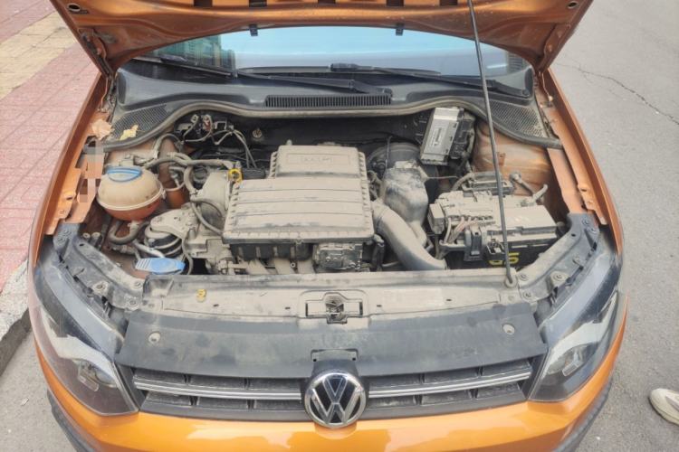 Used Volkswagen Polo 2014 1.6L Cross Polo Automatic Engine Bay