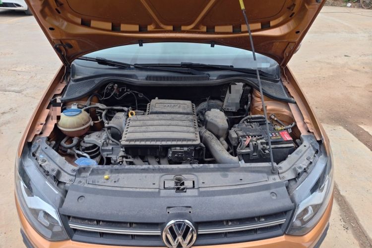 Used Volkswagen Polo 2014 1.6L Cross Polo Automatic Engine Bay