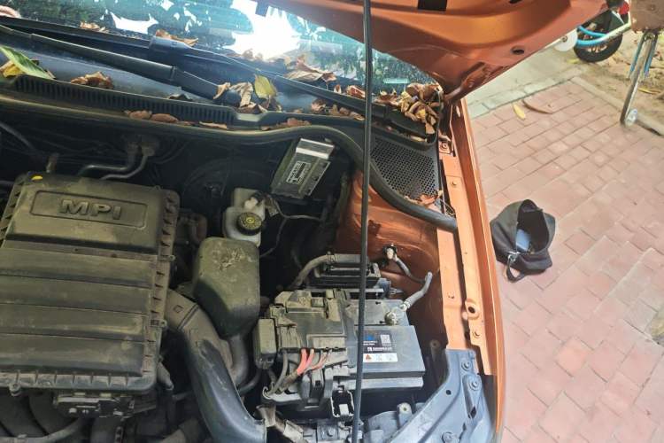 Used Volkswagen Polo 2014 1.6L Cross Polo Automatic Engine Bay Left
