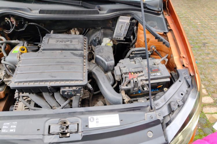 Used Volkswagen Polo 2014 1.6L Cross Polo Automatic Engine Bay Left