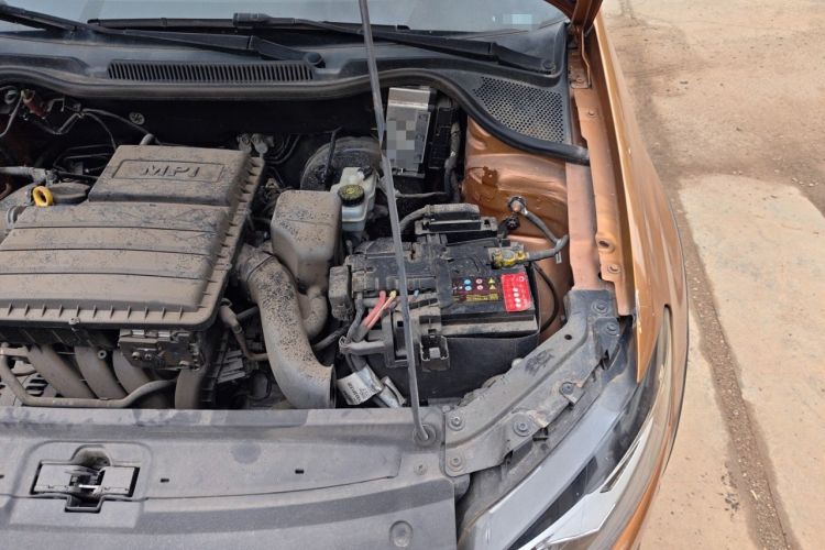 Used Volkswagen Polo 2014 1.6L Cross Polo Automatic Engine Bay Left