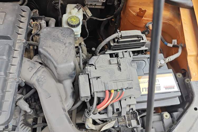 Used Volkswagen Polo 2014 1.6L Cross Polo Automatic Engine Bay Left