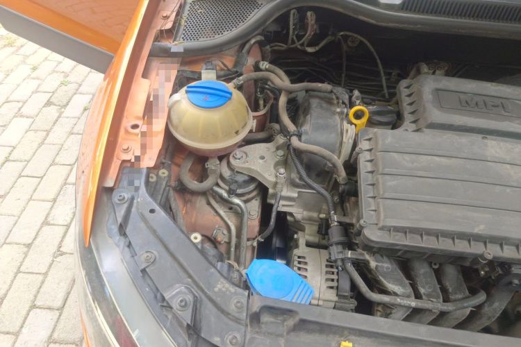 Used Volkswagen Polo 2014 1.6L Cross Polo Automatic Engine Bay Right