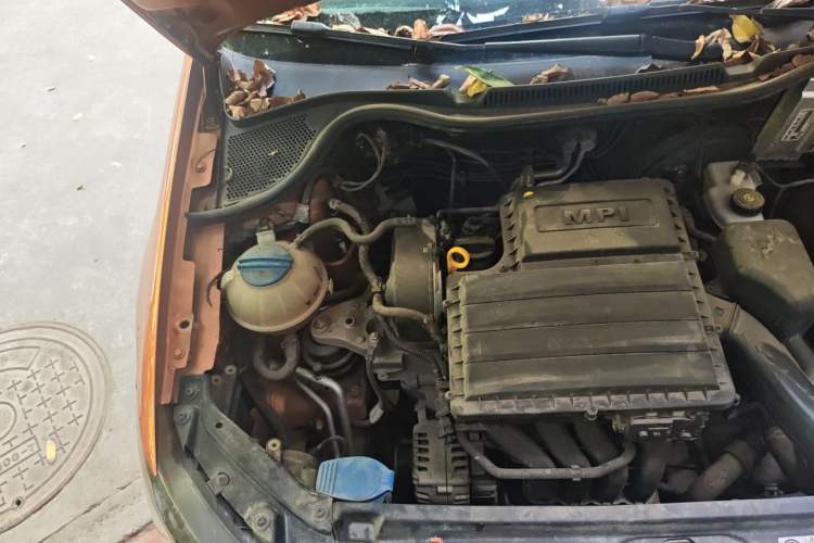 Used Volkswagen Polo 2014 1.6L Cross Polo Automatic Engine Bay Right