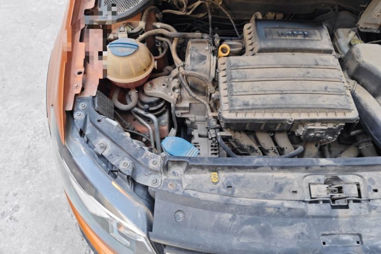 Used Volkswagen Polo 2014 1.6L Cross Polo Automatic Engine Bay Right
