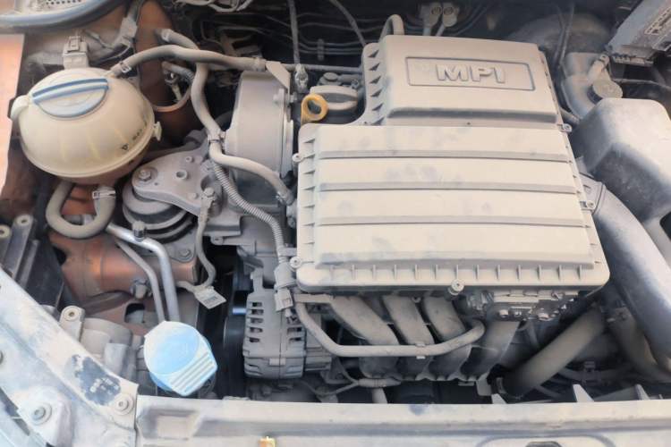 Used Volkswagen Polo 2014 1.6L Cross Polo Automatic Engine Bay Right