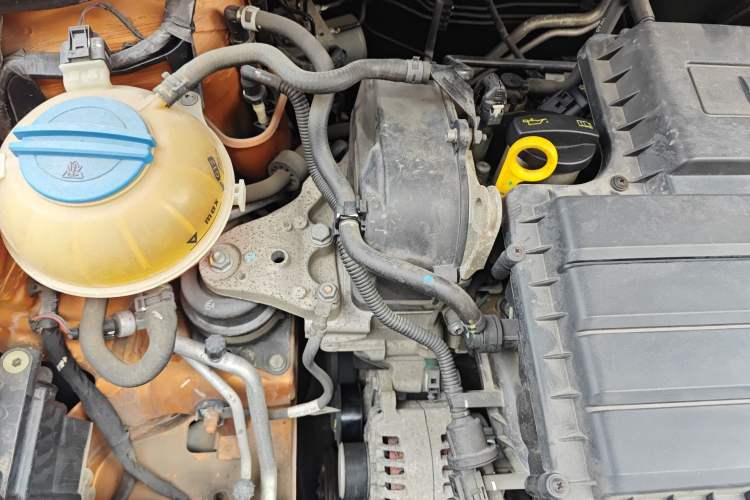 Used Volkswagen Polo 2014 1.6L Cross Polo Automatic Engine Bay Right