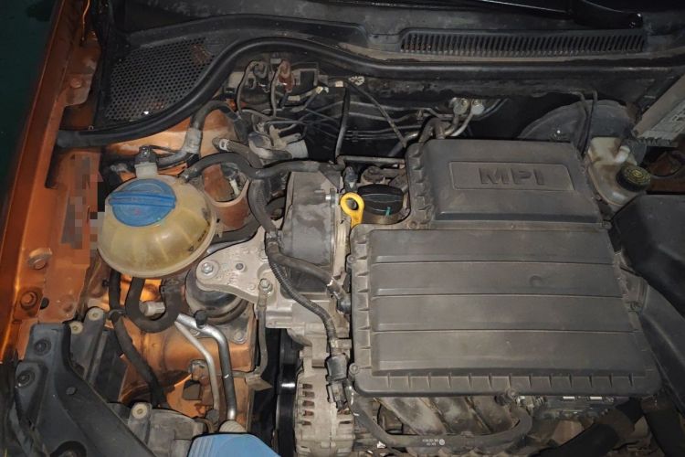 Used Volkswagen Polo 2014 1.6L Cross Polo Automatic Engine Bay Right