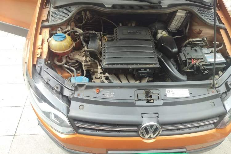 Used Volkswagen Polo 2014 1.6L Cross Polo Automatic Engine Bay Right