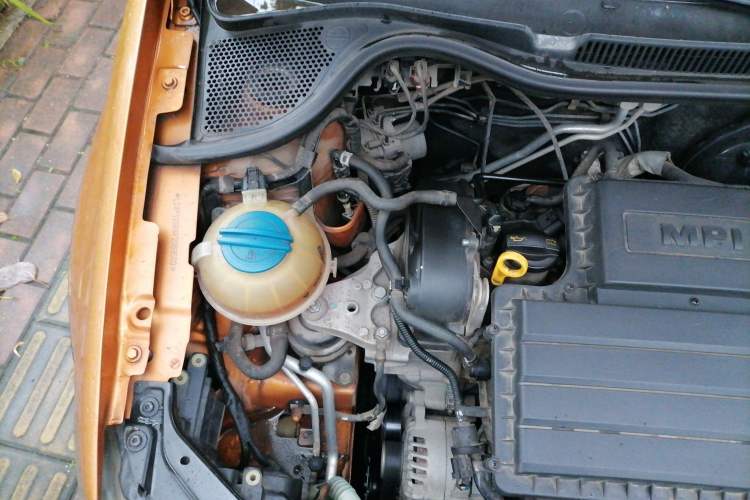 Used Volkswagen Polo 2014 1.6L Cross Polo Automatic Engine Bay Right