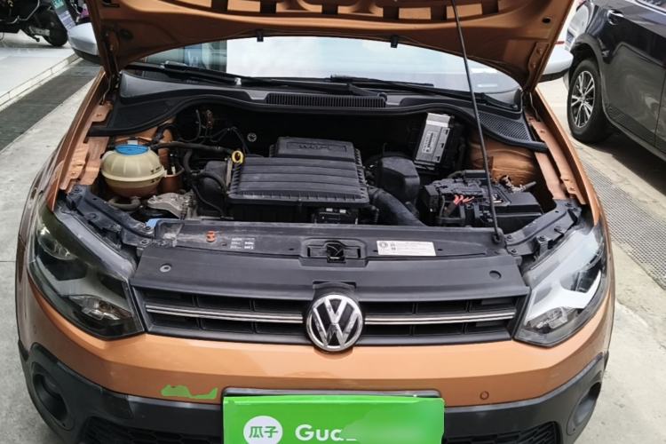Used Volkswagen Polo 2014 1.6L Cross Polo Automatic Engine Bay