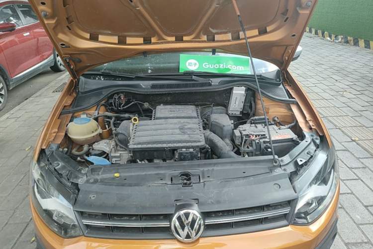 Used Volkswagen Polo 2014 1.6L Cross Polo Automatic Engine Bay