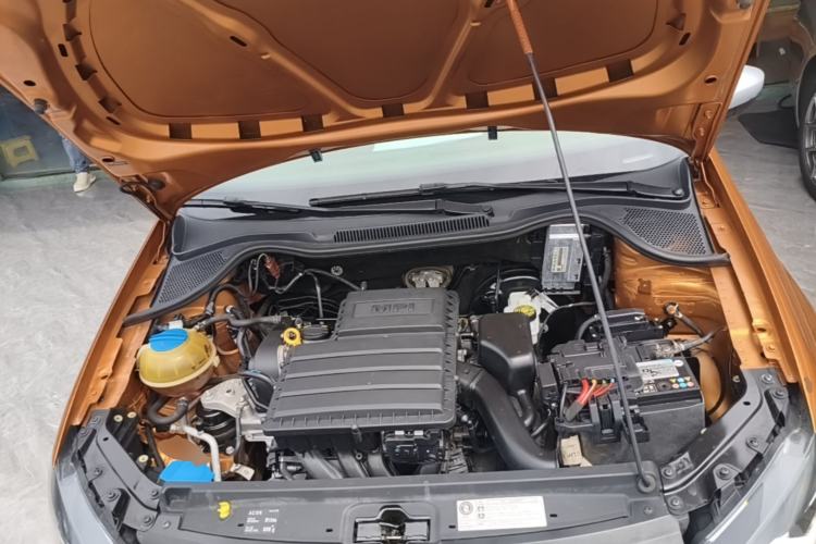 Used Volkswagen Polo 2014 1.6L Cross Polo Automatic Engine Bay