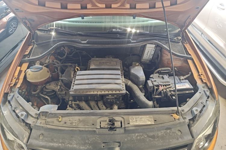 Used Volkswagen Polo 2014 1.6L Cross Polo Automatic Engine Bay