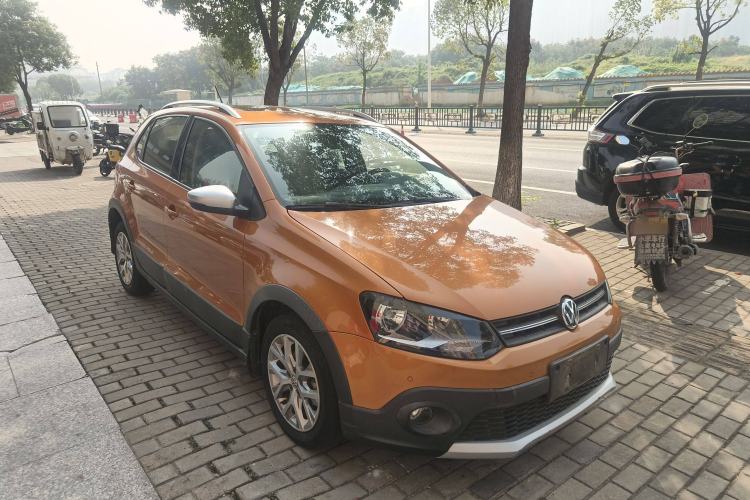 Used Volkswagen Polo 2014 1.6L Cross Polo Automatic Exterior 2