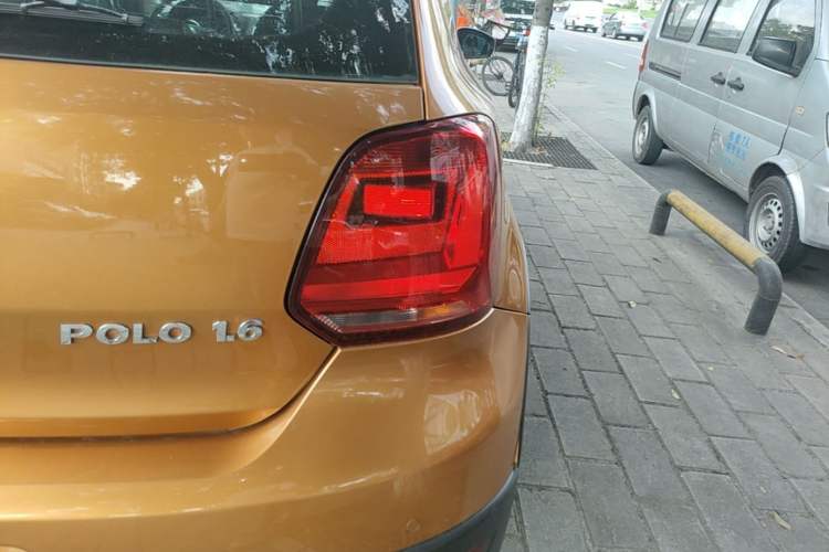 Used Volkswagen Polo 2014 1.6L Cross Polo Automatic Exterior 3