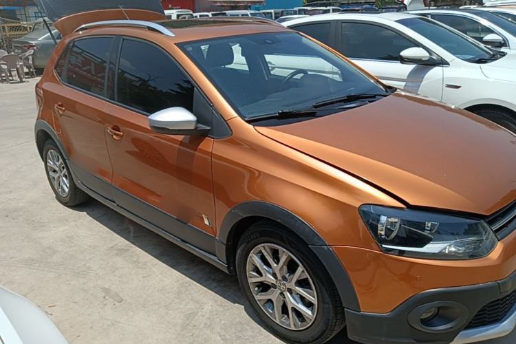 Used Volkswagen Polo 2014 1.6L Cross Polo Automatic Front Right 45 Deg