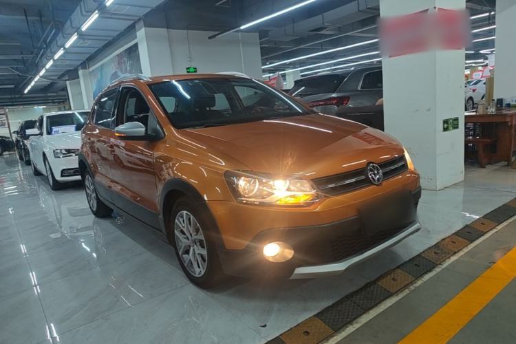 Used Volkswagen Polo 2014 1.6L Cross Polo Automatic Front Right 45 Deg
