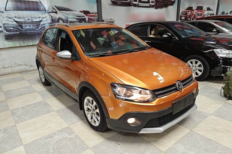 Used Volkswagen Polo 2014 1.6L Cross Polo Automatic Front Right 45 Deg