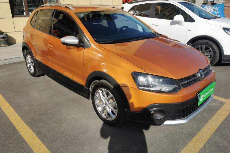 Used Volkswagen Polo 2014 1.6L Cross Polo Automatic Front Right 45 Deg