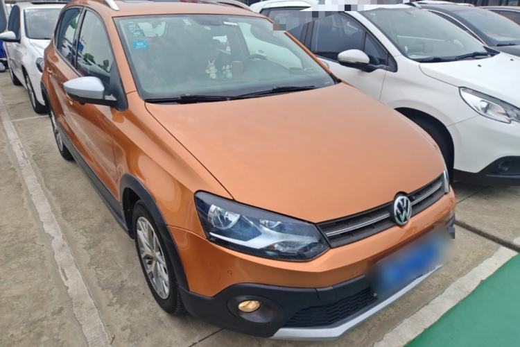 Used Volkswagen Polo 2014 1.6L Cross Polo Automatic Front Right 45 Deg