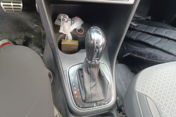 Used Volkswagen Polo 2014 1.6L Cross Polo Automatic Gear Lever