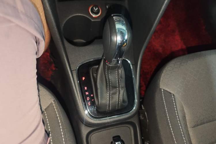 Used Volkswagen Polo 2014 1.6L Cross Polo Automatic Gear Lever