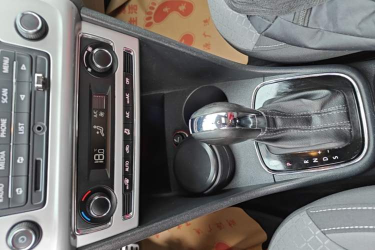 Used Volkswagen Polo 2014 1.6L Cross Polo Automatic Gear Lever