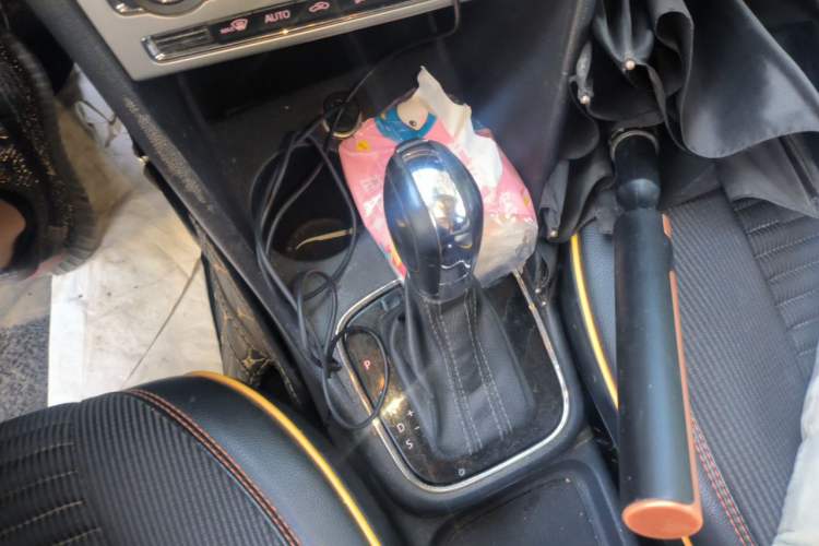 Used Volkswagen Polo 2014 1.6L Cross Polo Automatic Gear Lever