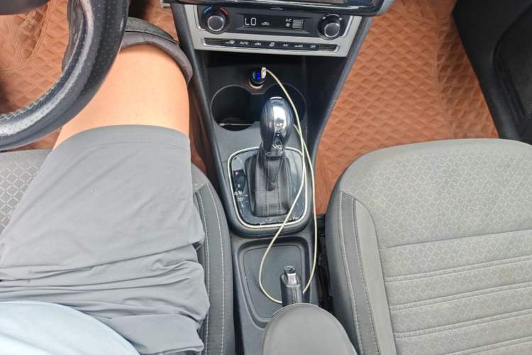 Used Volkswagen Polo 2014 1.6L Cross Polo Automatic Gear Lever
