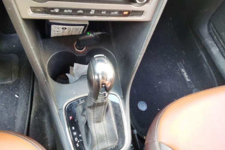 Used Volkswagen Polo 2014 1.6L Cross Polo Automatic Gear Lever