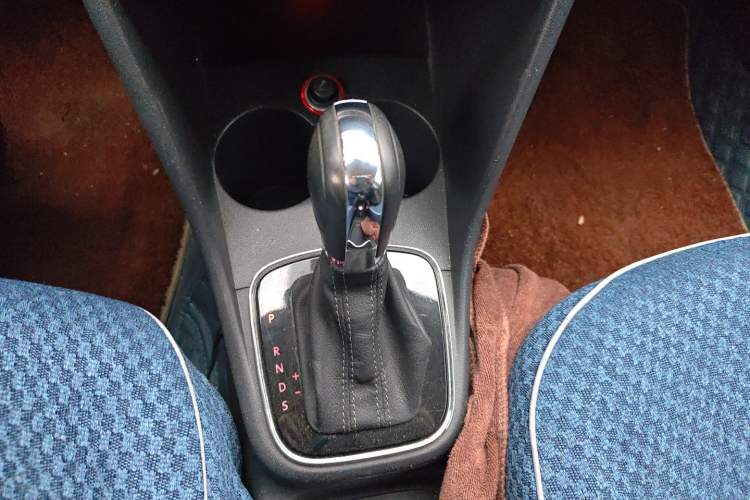 Used Volkswagen Polo 2014 1.6L Cross Polo Automatic Gear Lever