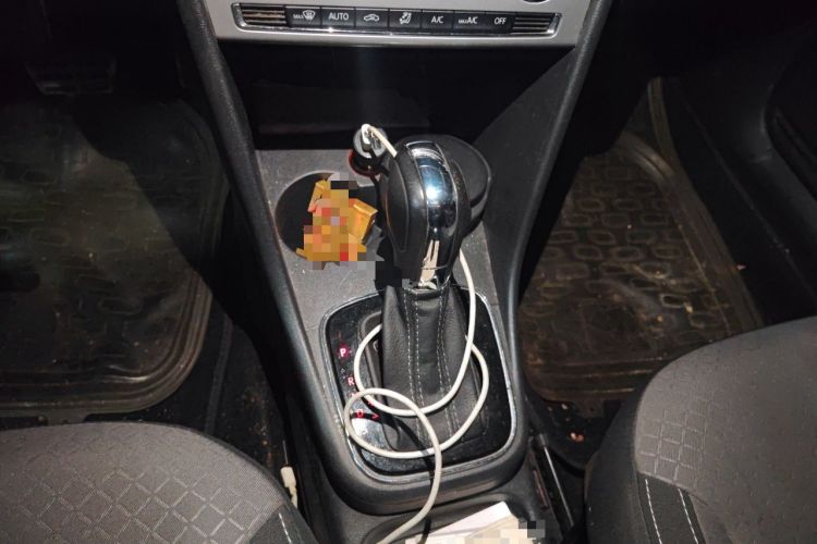Used Volkswagen Polo 2014 1.6L Cross Polo Automatic Gear Lever
