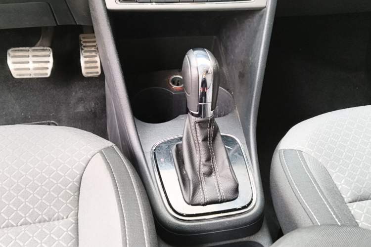 Used Volkswagen Polo 2014 1.6L Cross Polo Automatic Gear Lever