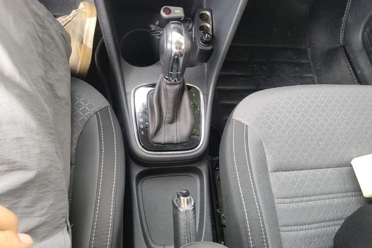 Used Volkswagen Polo 2014 1.6L Cross Polo Automatic Gear Lever